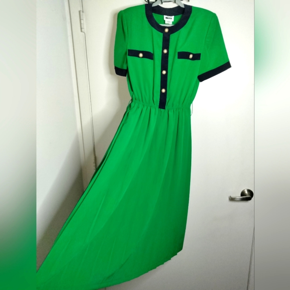 Leslie Fay (Size 8) Vintage Green & Navy Trim Pearl Button SS Fit & Flare Dress